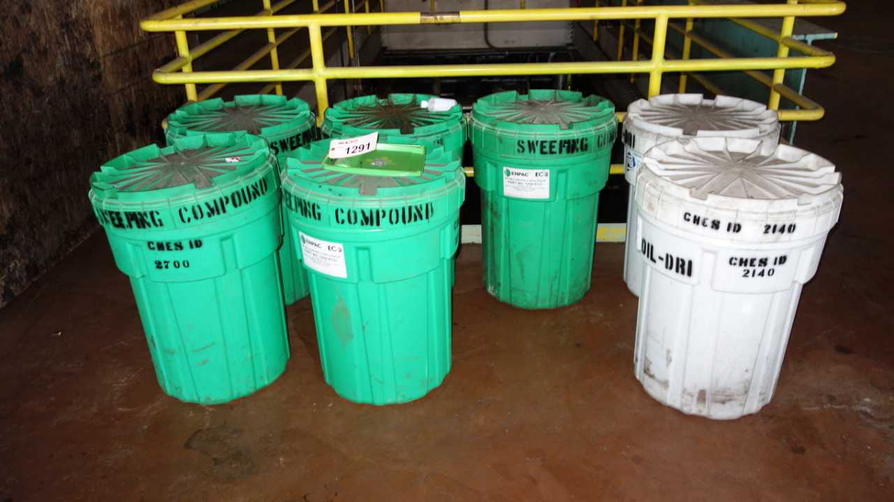 LOT OF 7 ENPAC POLY-SPILLPACK AN D PIG OIL-DRI - ELECTRIC POWER TOOLS