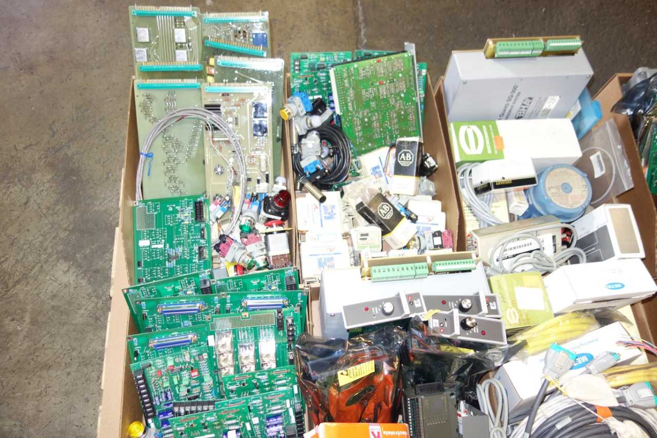 4 PALLETS OF ASSORTED ELECTRICAL AUTOMATION, CIRCUITS BOARDS, PUSH BUTTONS, ASSORTED MODULES, SWITCHES, WIRES AND ACCESSORIES - ELECTRICAL COMPONENTS
