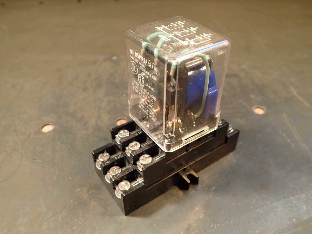 Cutler Hammer D5PR3A 120V, 1A Coil 11-Pin Relay with QC11-PC Mounting Base - PNEUMATIC PARTS