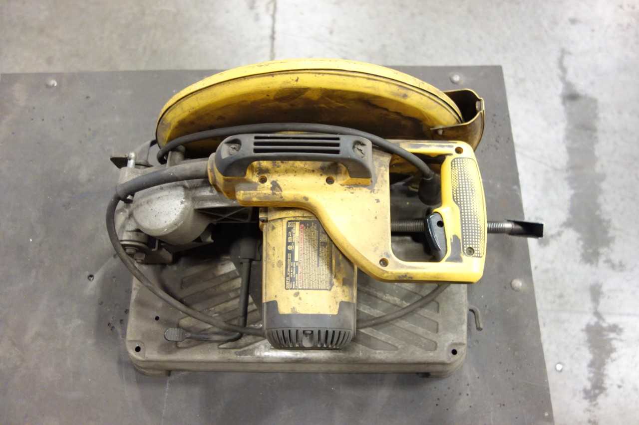 DEWALT 14" CHOP SAW WITH WORK TABLE - ELECTRIC POWER TOOLS