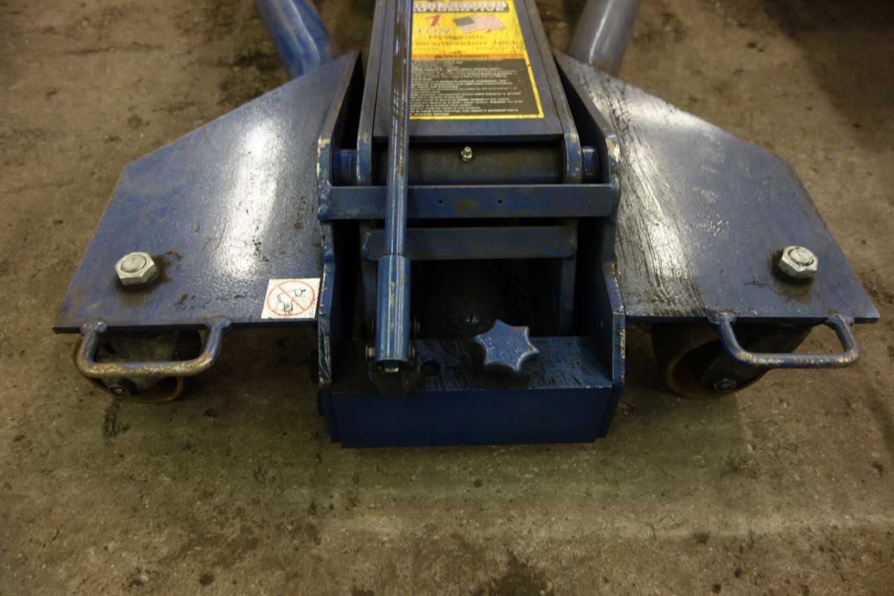 HEIN WERNER AUTOMOTIVE 1 TON HYDRAULIC JACK - PRESSES