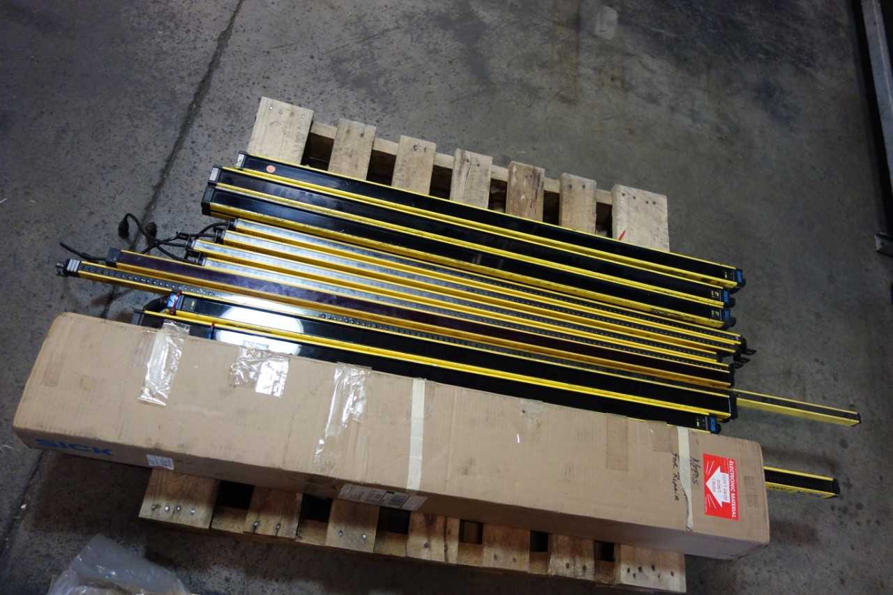 1 PALLET OF LIGHT CURTAINS- SICK, BANNER - INDUSTRIAL PARTS