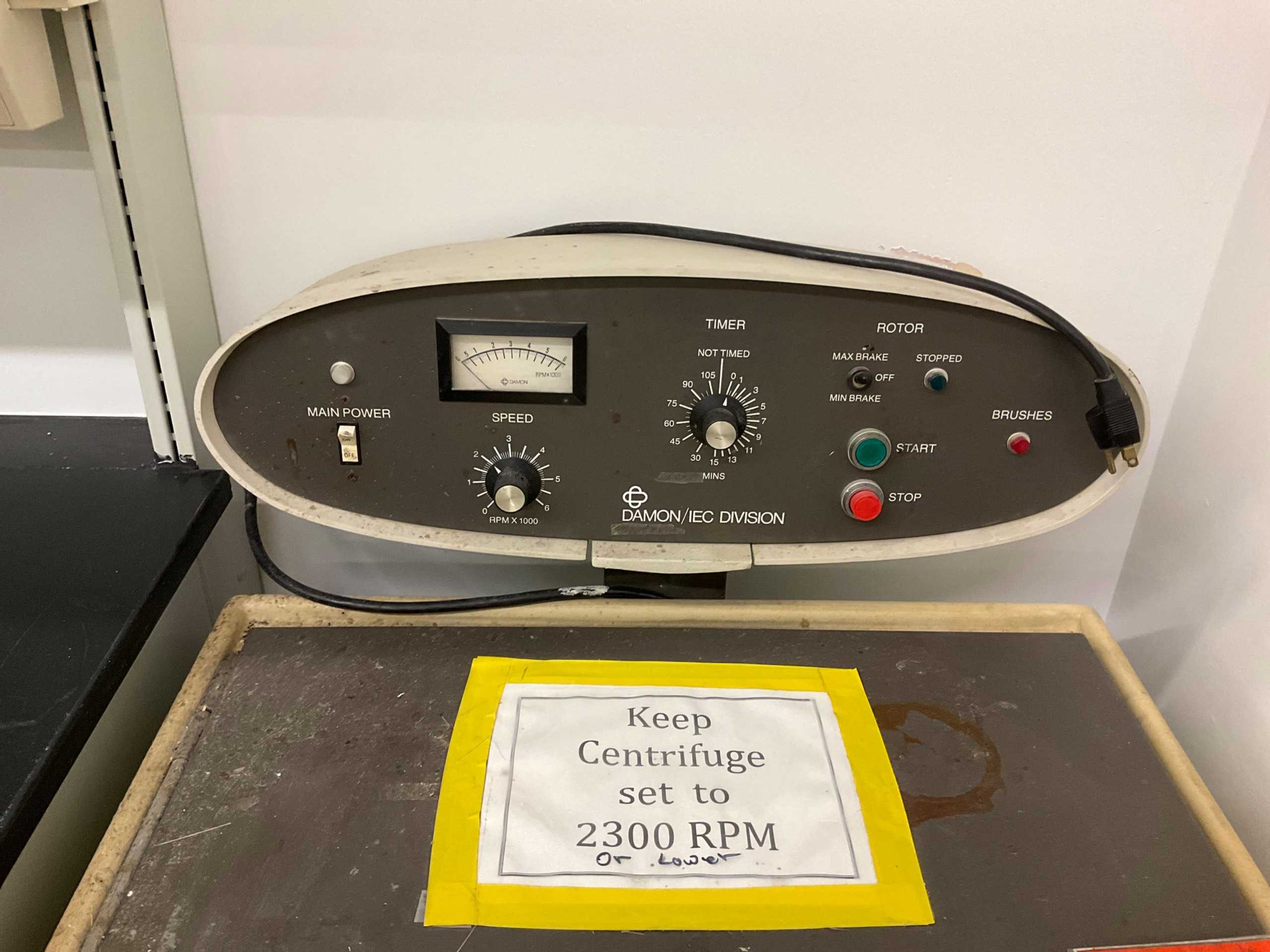 DAMON CU-5000 CENTRIFUGE