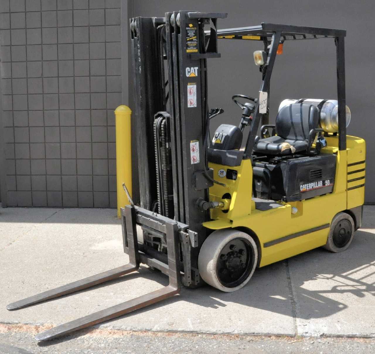 Caterpillar Model GC25, 5000-Lbs. x 190" Lift Capacity, LP Gas Fork Lift, S/n 4EM06898, Side Shift, 3-Stage Mast, 42" Forks, 9993-Hours Shown on Meter - FORKLIFTS