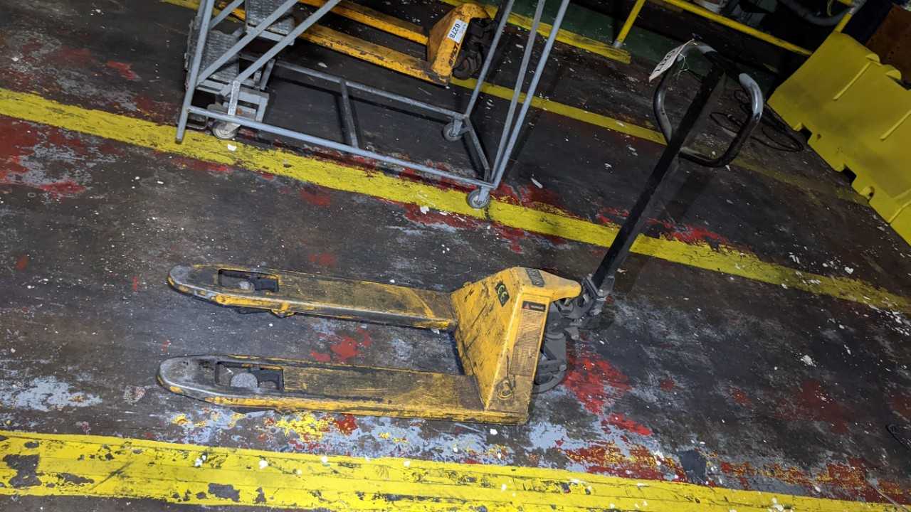500 lbs manual pallet truck - FORKLIFTS 500 lbs manual pallet truck - FORKLIFTS