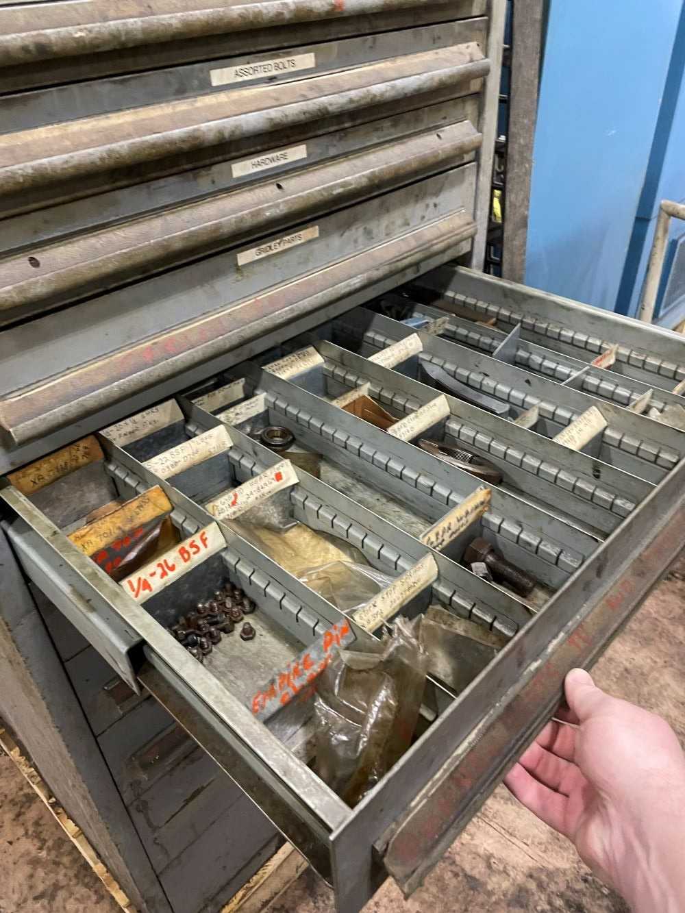 Cabinet - TOOL STORAGE