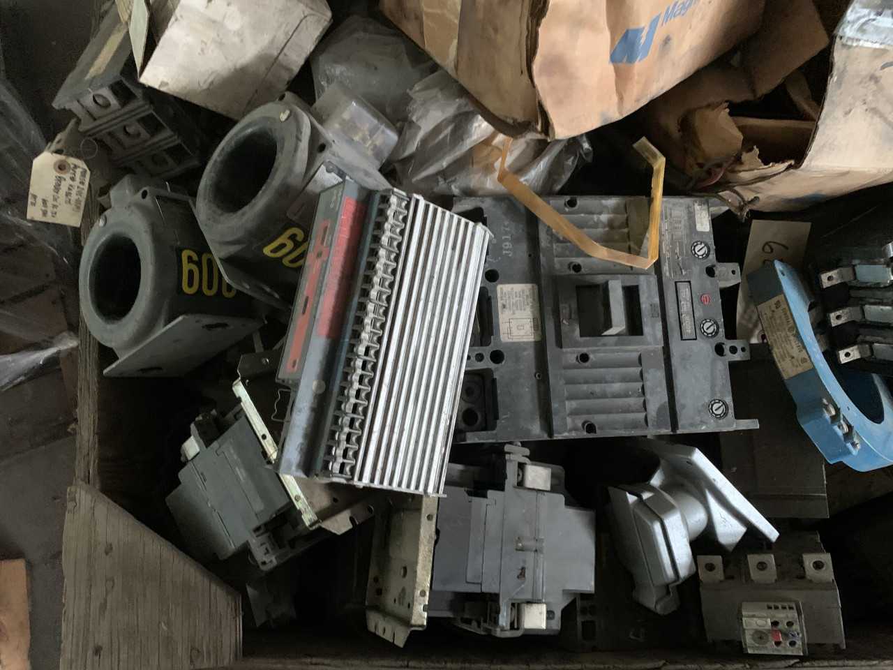 CRATE OF CIRCUIT BREAKERS & MOTOR STARTERS MISC. ELECTRICAL - CIRCUIT BREAKERS