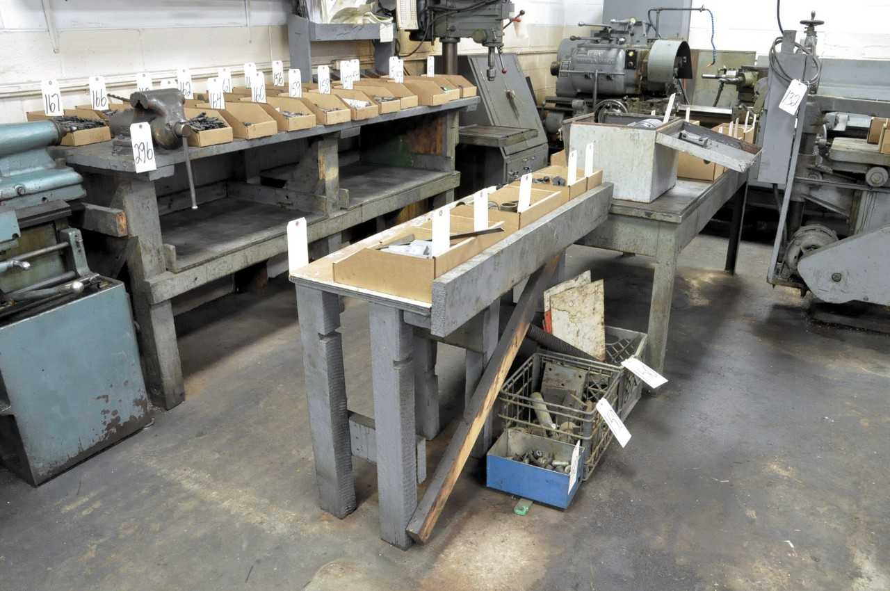 Lot 3 Benches and 1 Cabinet with 1 Bench Vise - MATERIAL HANDLING