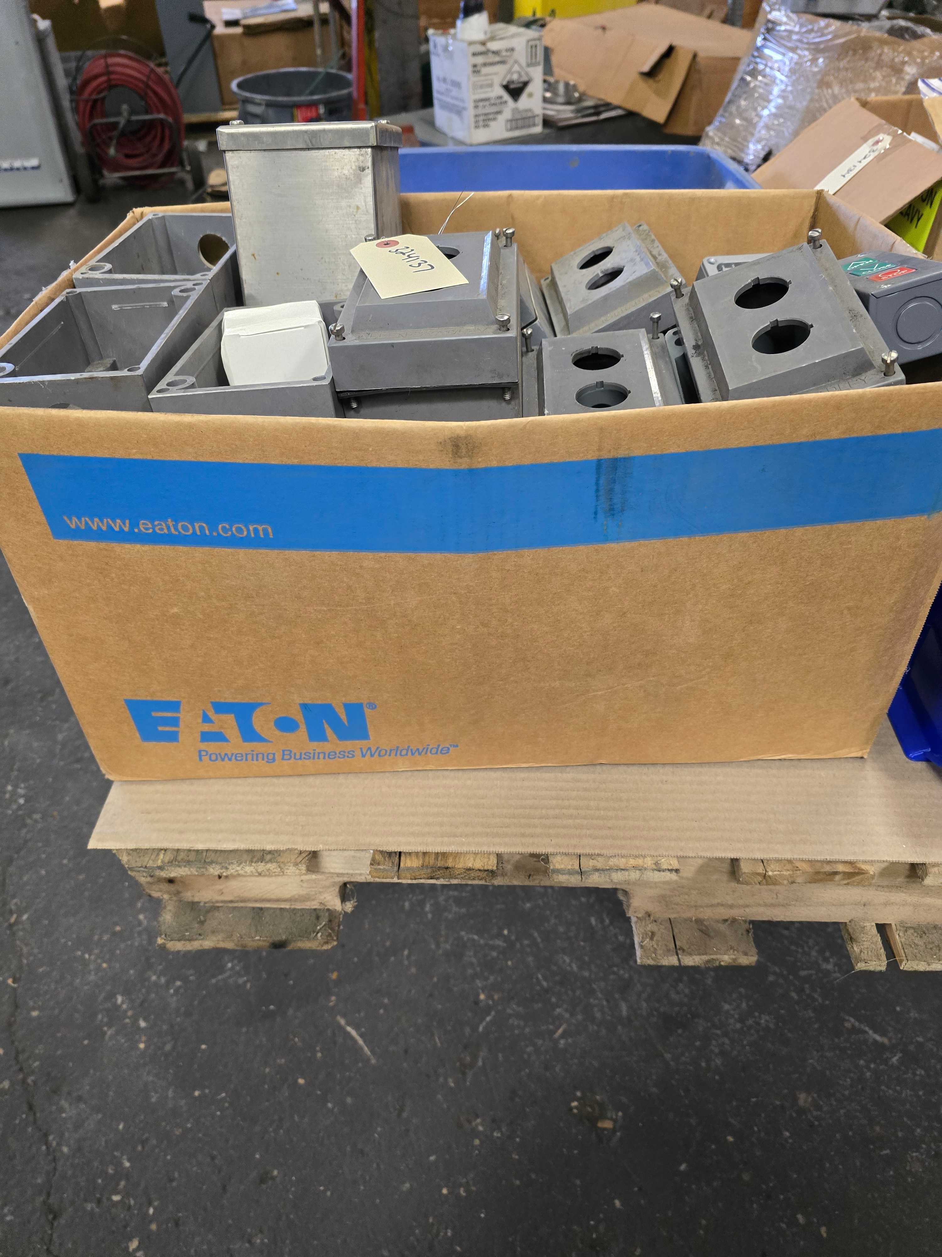LOT OF ALLEN BRADLEY PUSHBUTTON STATION ENCLOSURES & OTHER PARTS - ELECTRICAL COMPONENTS