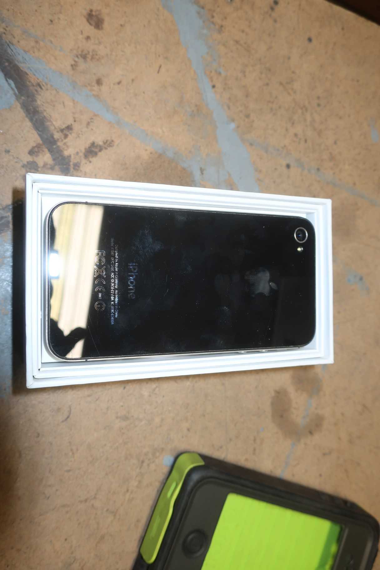 APPLE IPHONE 4S MODEL: A1387 W/ CHARGER, HEADPHONES, OTTERBOX CASE - TELECOMMUNICATION