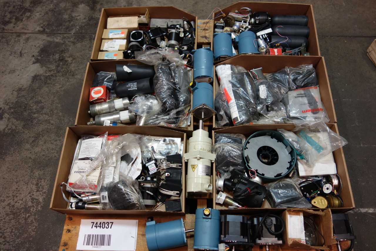 1 PALLET OF ASSORTED AC & DC MOTORS, ELECTRIC MOTOR PARTS & ACCESSORIES- AEG, REX ENGINEERING, SUPERIOR ELECTRIC - ELECTRIC MOTORS