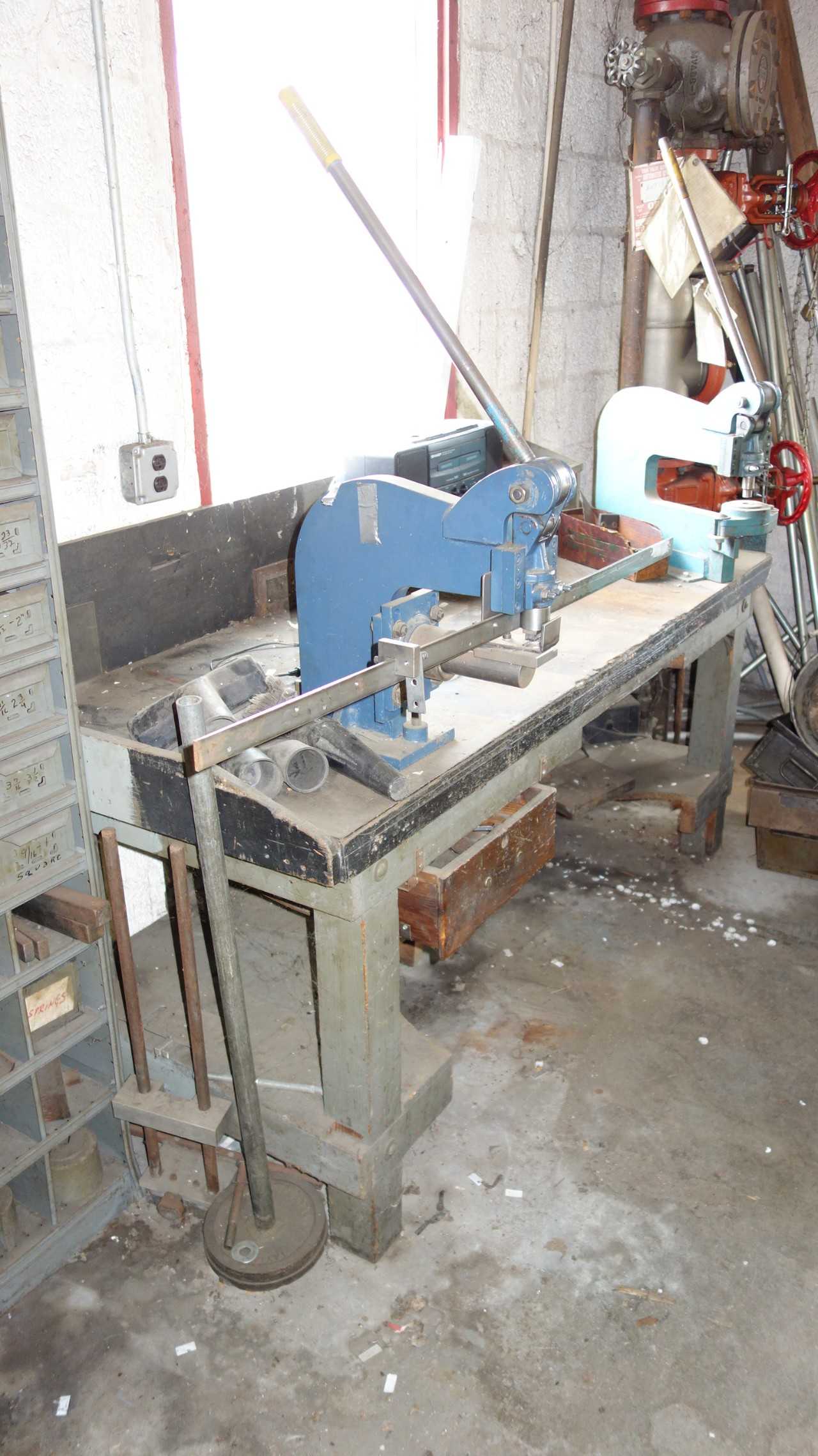 ROPER WHITNEY JENSEN 811, 216 DOUBLE HORN PUNCH PRESS PROFESSIONAL WORK TABLE - SHEET METAL EQUIPMENT
