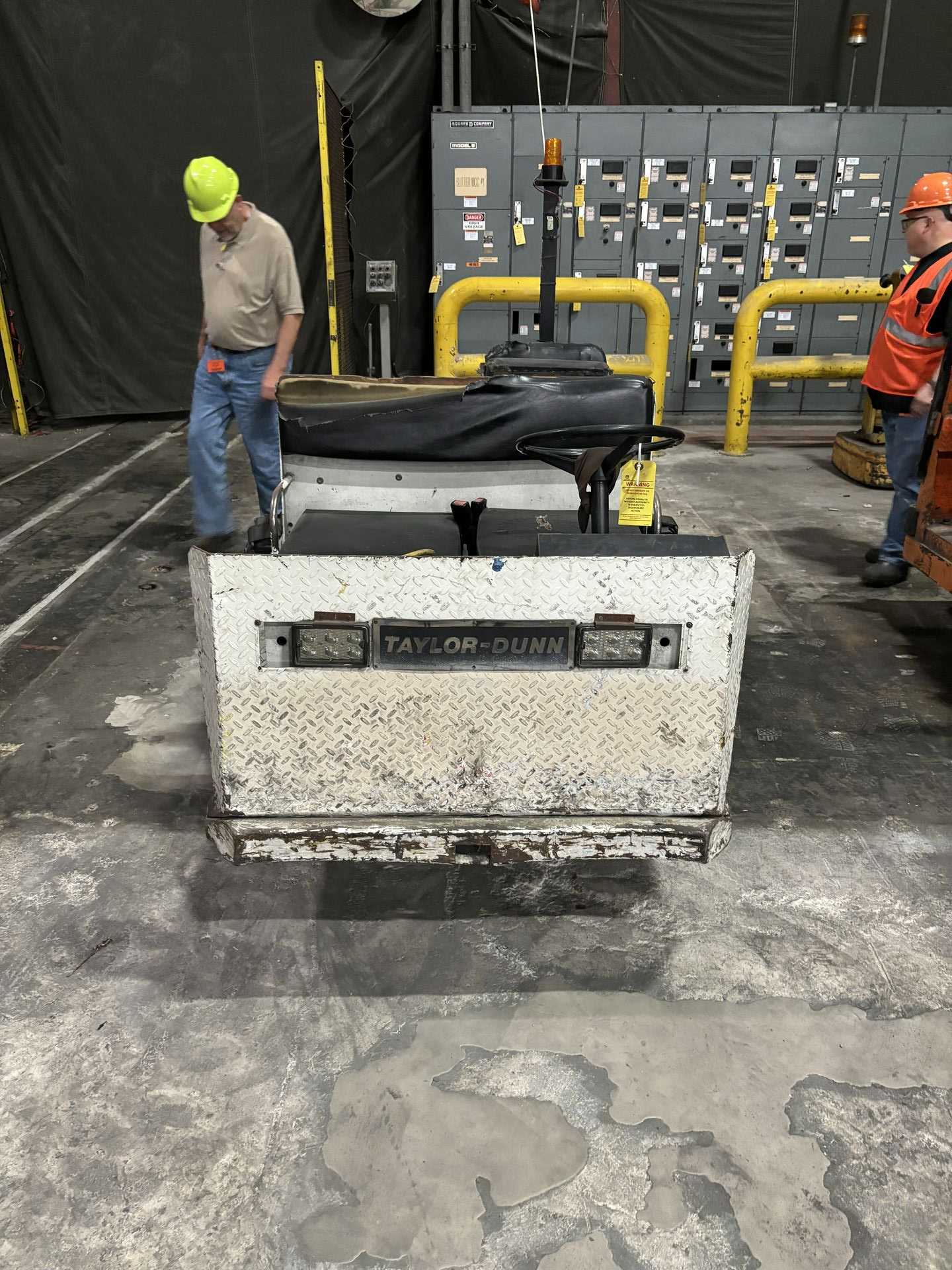 TAYLOR-DUNN UTILITY VEHICLE - UTILITY VEHICLES