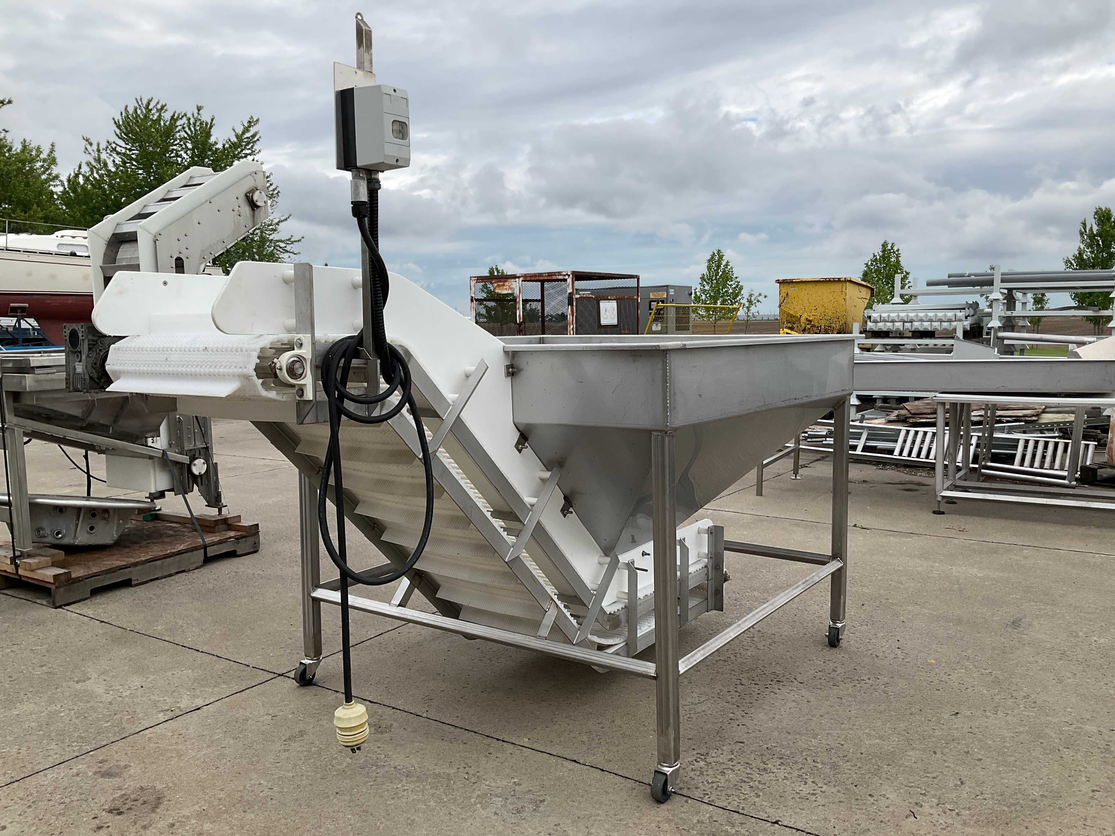 VOLUMETRIC FEEDER WITH MOTOR - VOLUMETRIC FEEDER