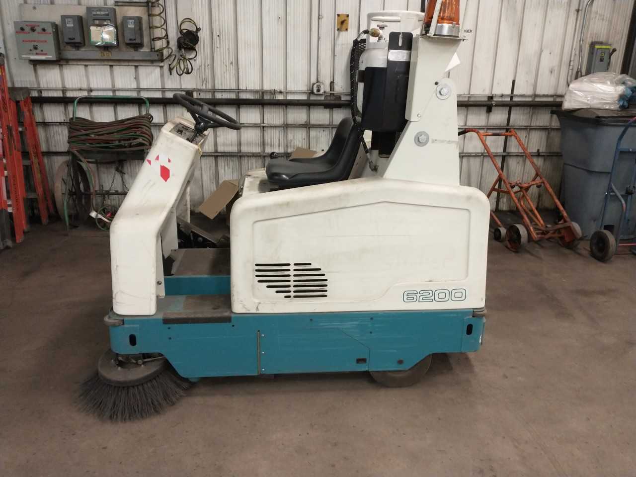 2007 Tennant 6200 Shop Sweeper - PLANT & FACILITY EQUIPMENT