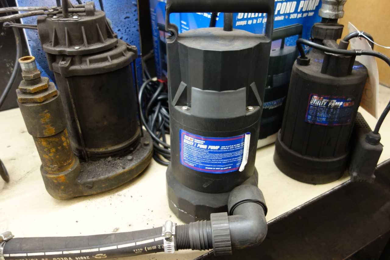 LOT OF 6 ASSORTED SUBMERSIBLE PUMPS, 1/2HP - SUBMERSIBLE PUMP