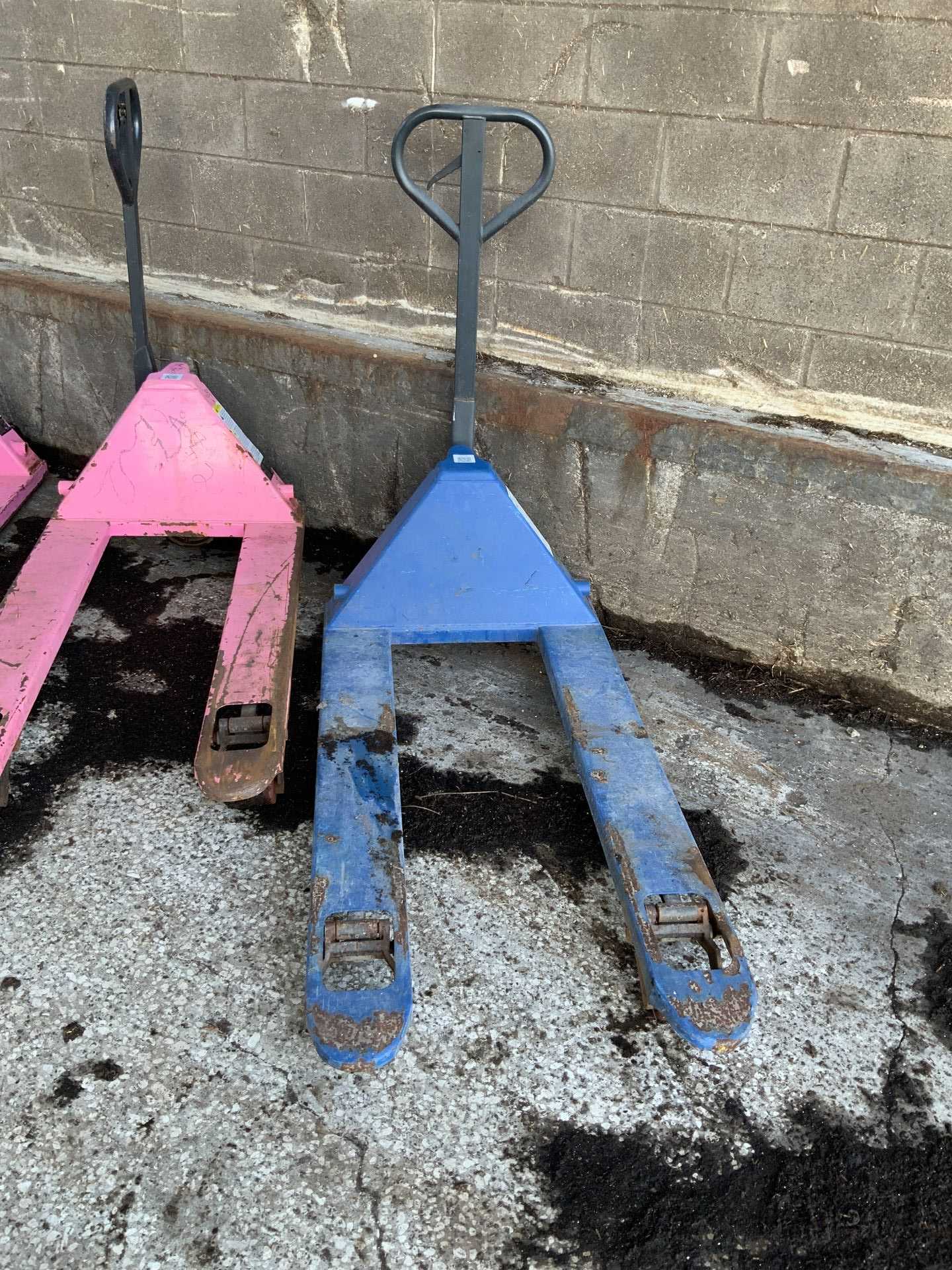 PALLET JACK - MATERIAL HANDLERS