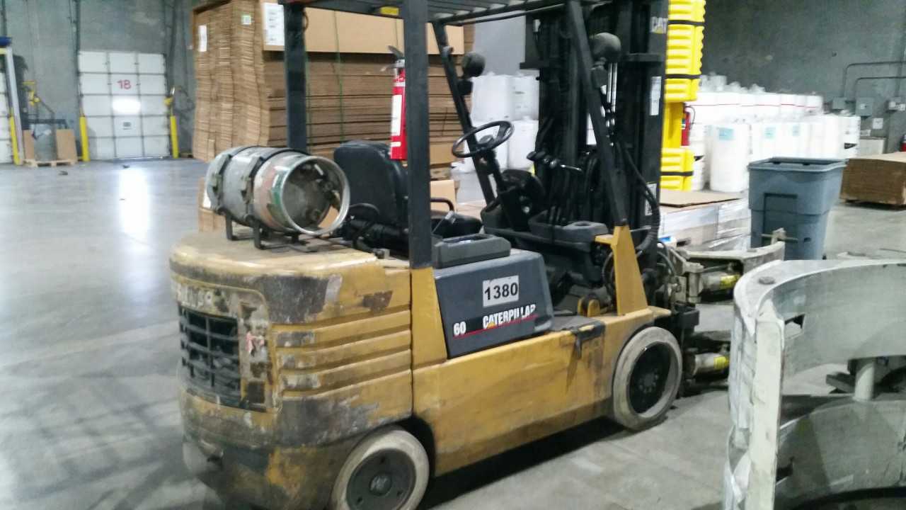 1998 Caterpillar GC30 LP sitdown counterbalancewith 50" roll clamp, St. Louis, MO - FORKLIFTS 1998 Caterpillar GC30 LP sitdown counterbalancewith 50" roll clamp, St. Louis, MO - FORKLIFTS
