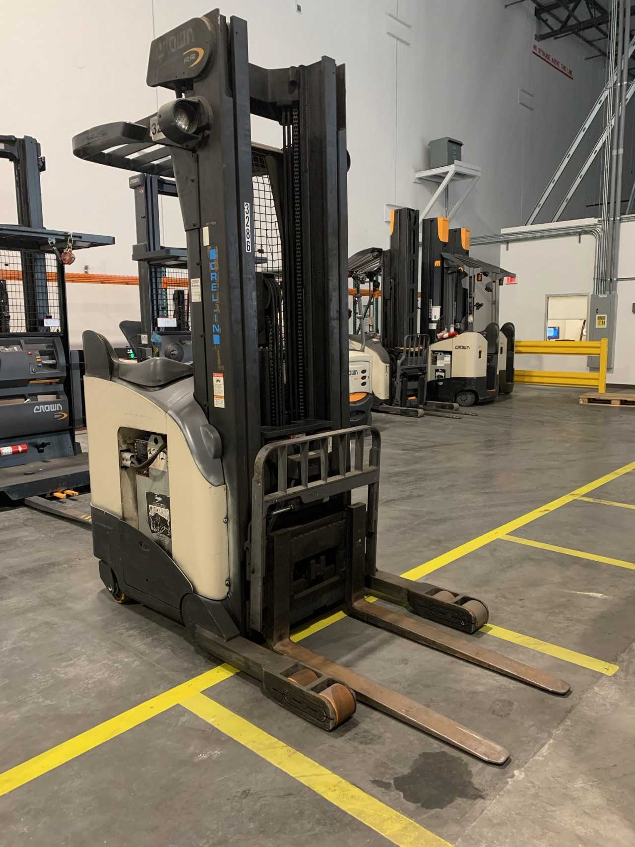 2005 Crown RR522045TT240 reach truck, Hialeah, FL - REACH TRUCKS 2005 Crown RR522045TT240 reach truck, Hialeah, FL - REACH TRUCKS