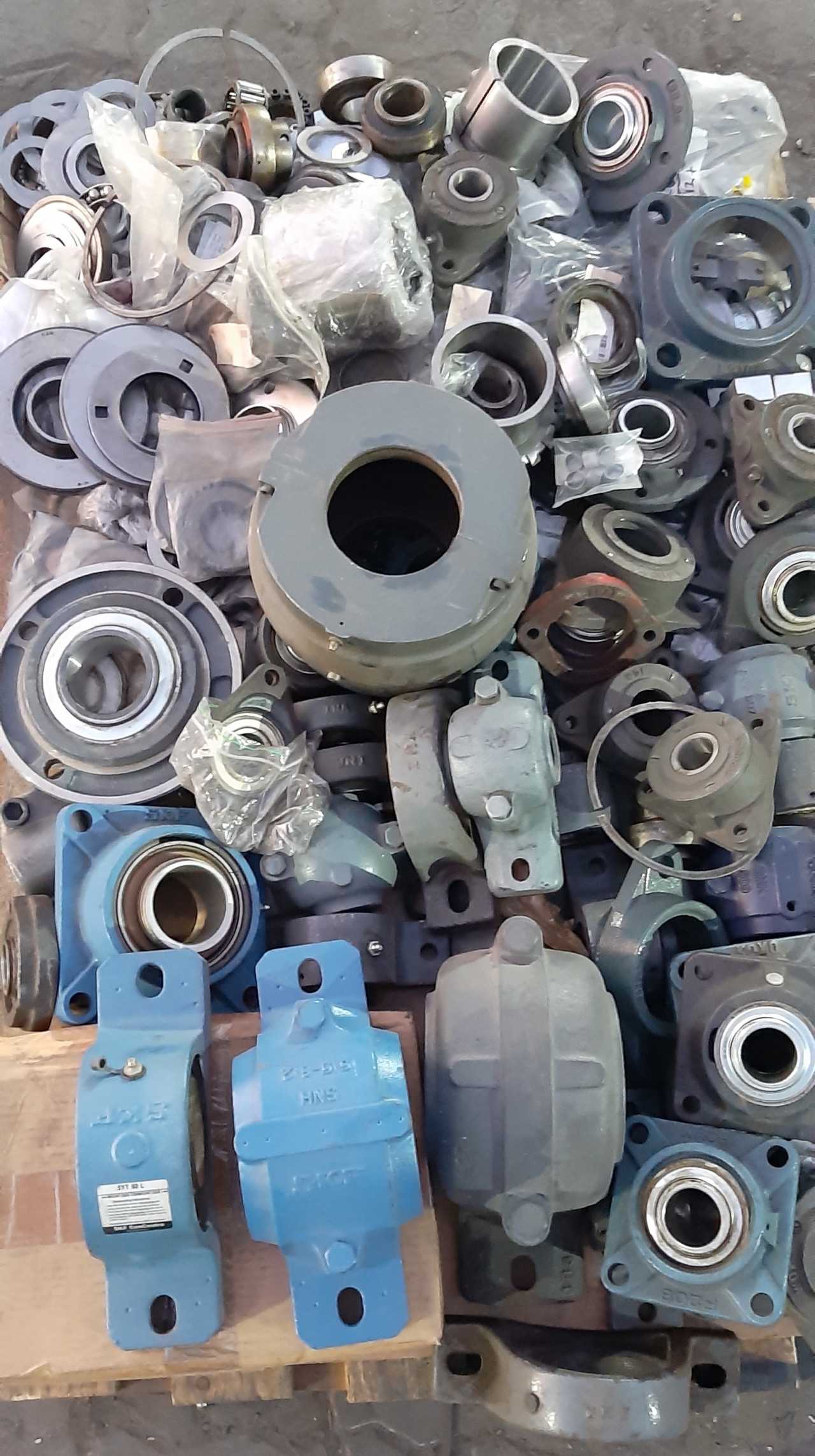 1 pallet of assorted bearings - BEARINGS 1 pallet of assorted bearings - BEARINGS