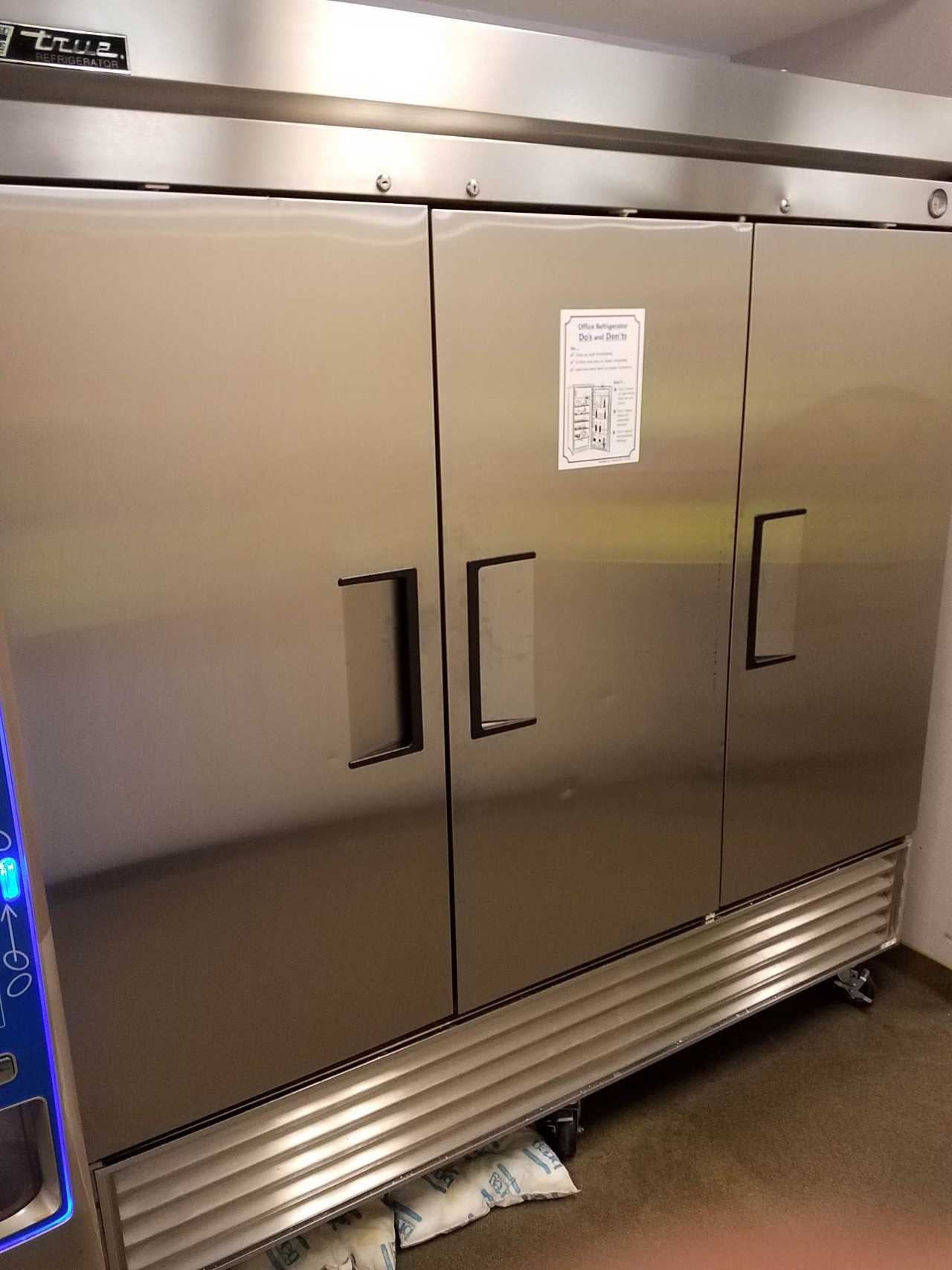 3-door reach-in commercial refrigerator, 72 cu.ft. - PROCESS EQUIPMENT 3-door reach-in commercial refrigerator, 72 cu.ft. - PROCESS EQUIPMENT