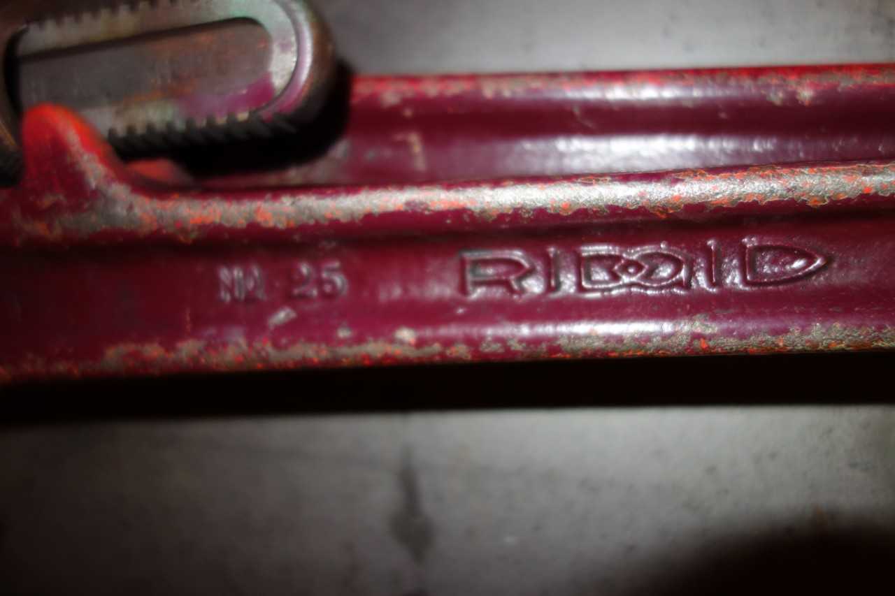 LOT OF 2 RIDGID ADJUSTABLE PIPE WRENCH, 25IN, 36IN - HAND TOOLS