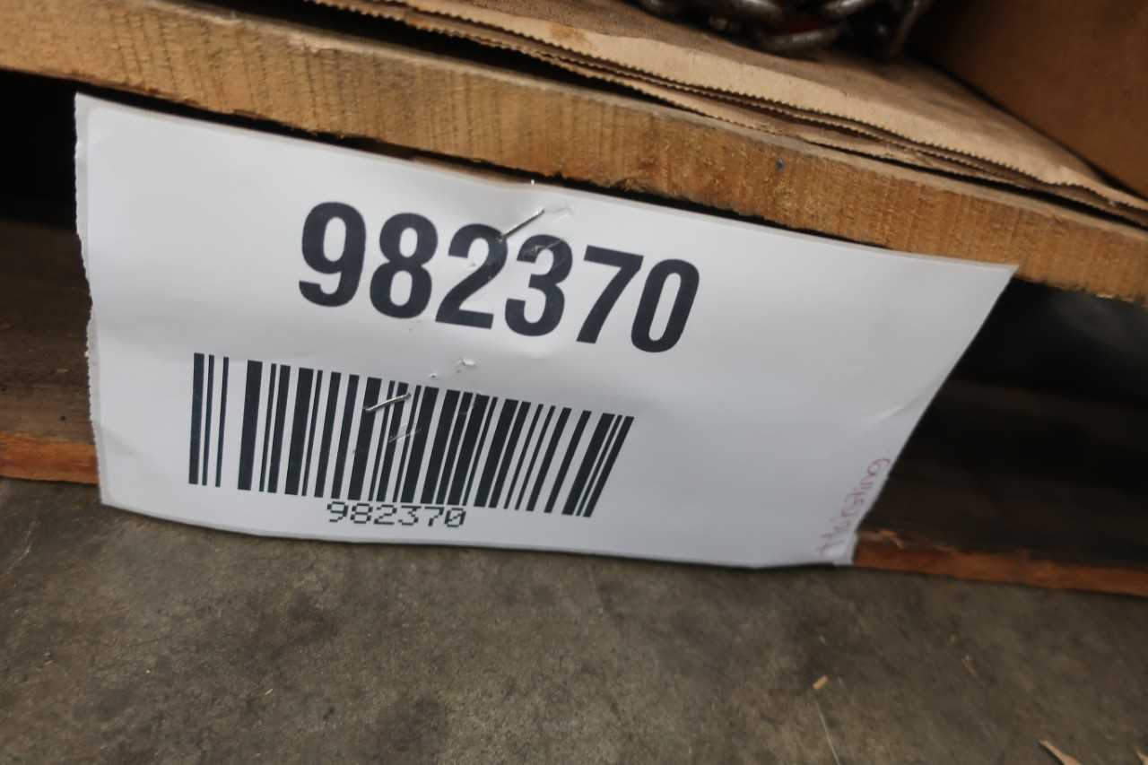 1 PALLET OF ASSORTED HOISTING AND RIGGING/ HOISTING PARTS/CHAIN HOLDERS - LIFTING EQUIPMENT