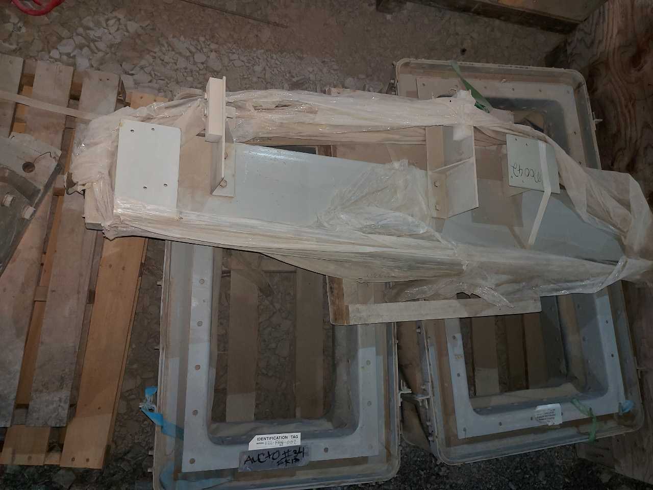 LOT OF ASSORTED METAL FRAMES - HAND TOOLS