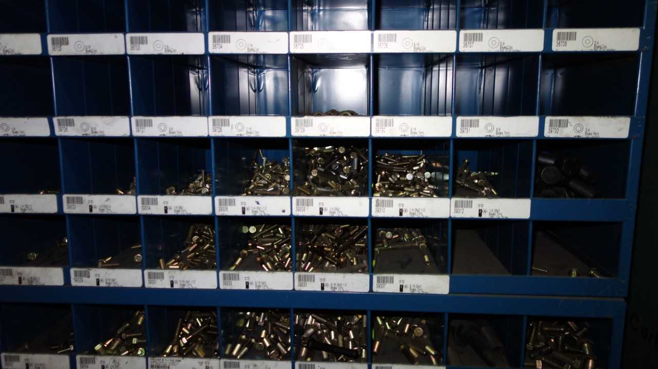 CABINET WITH CONTENTS ASSORTED NUTS BOLTS AND WASHERS - TOOL STORAGE