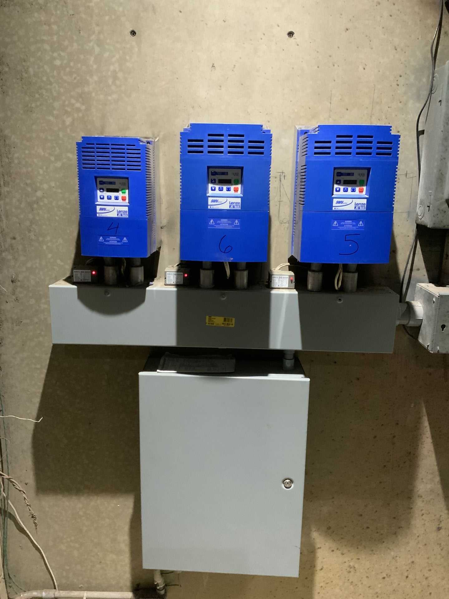 LOW VOLTAGE SWITCHGEAR, CONTENTS OF ELECTRICAL ROOM - SWITCHGEAR
