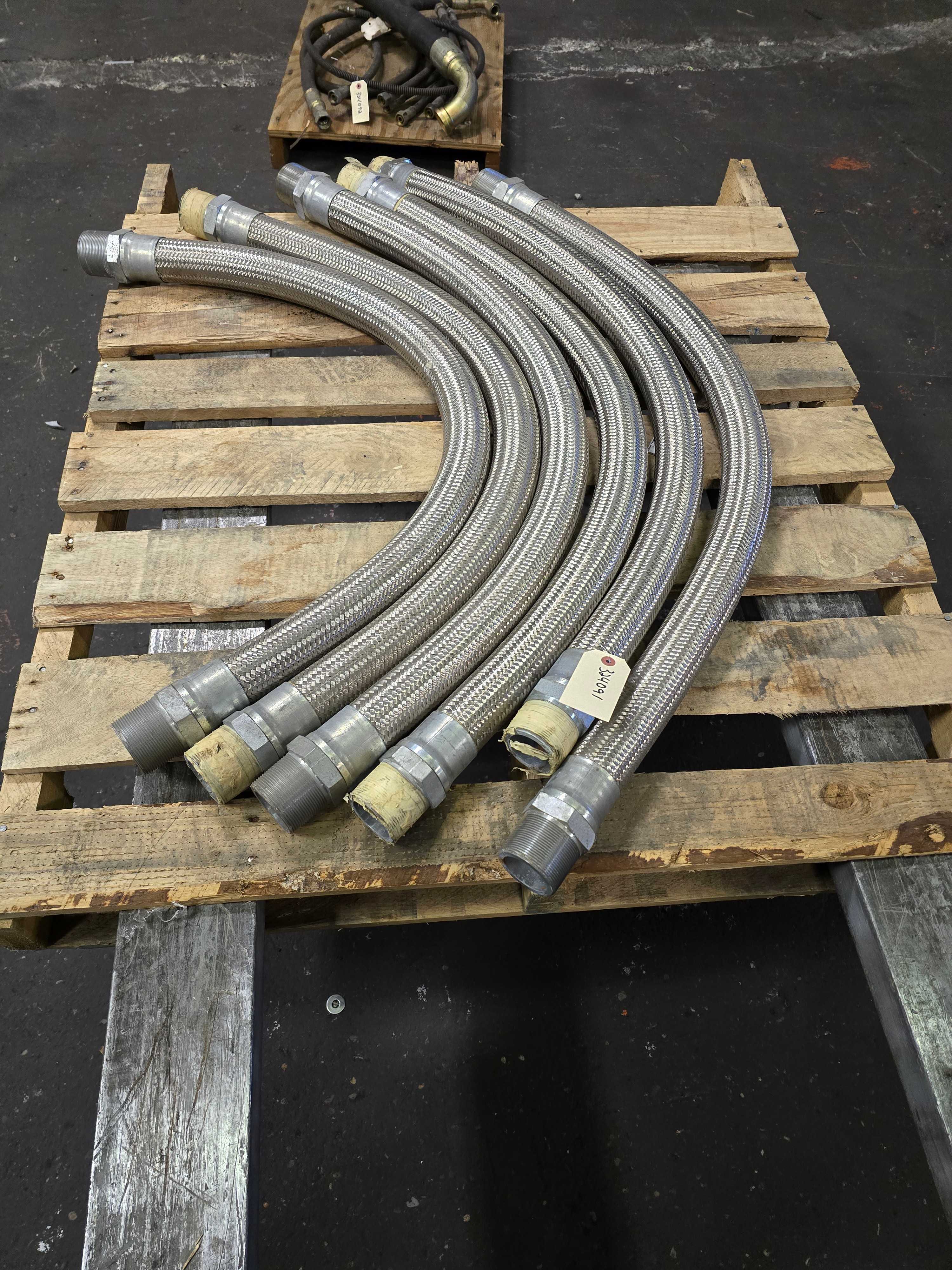LOT OF BRAIDED STAINLESS FLEXIBLE CONDUIT - INDUSTRIAL PARTS