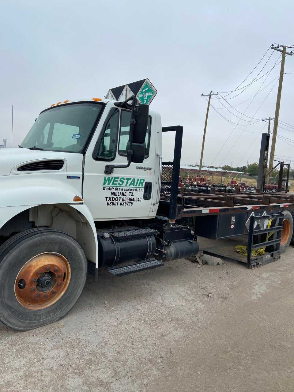 2008 International Pallet Truck - HYDRO EXCAVATOR TRUCKS