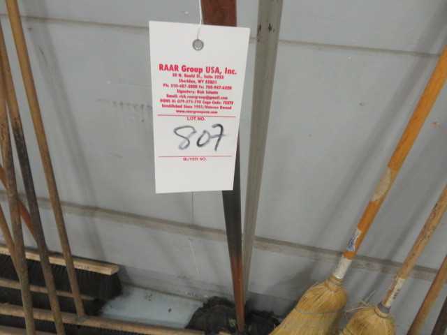 Brooms, (lot) - MISCELLANEOUS