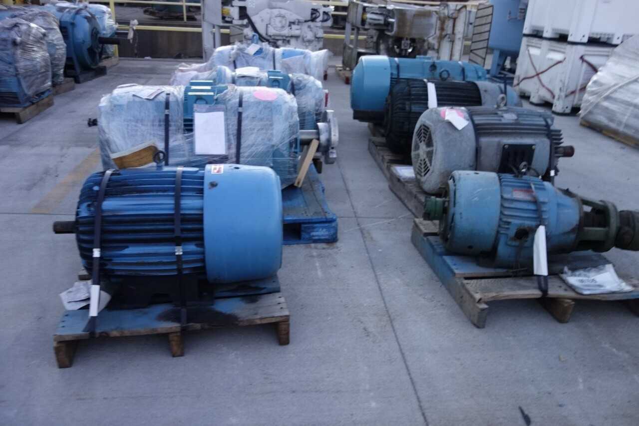 LOT OF 8 ASSORTED ELECTRICAL MOTORS - ELECTRIC MOTORS