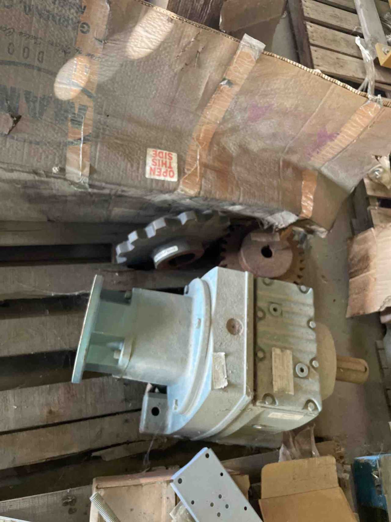 ASSORTED PALLET OF GEAR REDUCER, SHEAVE & SPROCKET - INDUSTRIAL PARTS ASSORTED PALLET OF GEAR REDUCER, SHEAVE & SPROCKET - INDUSTRIAL PARTS