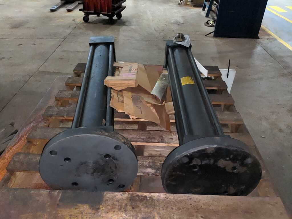 LOT OF 2 PARKER 5.00HBVHKRS23MC32.443 HYDRAULIC CYLINDER - HYDRAULIC CYLINDERS