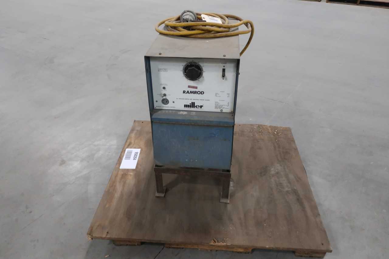 MILLLER WELDING METAL ARC WELDER - WELDING EQUIPMENT