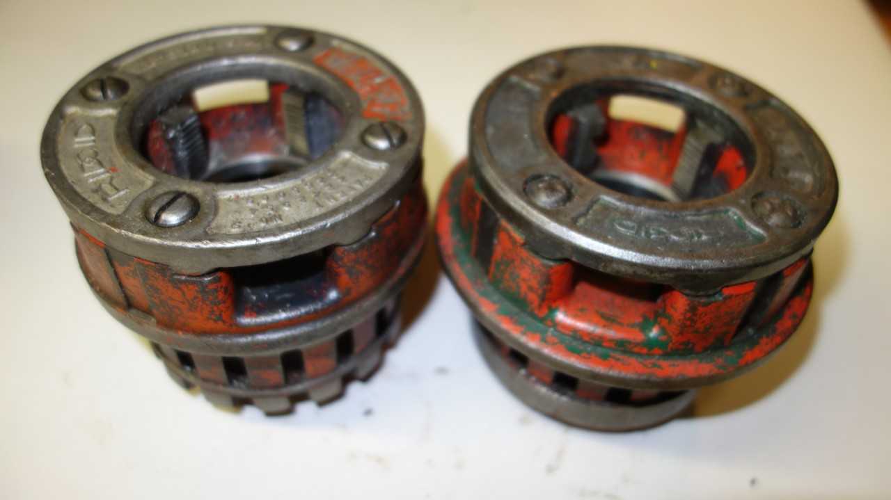 LOT OF 2 RIDGID 1-1/2 IN DIE HEADS - ELECTRIC POWER TOOLS