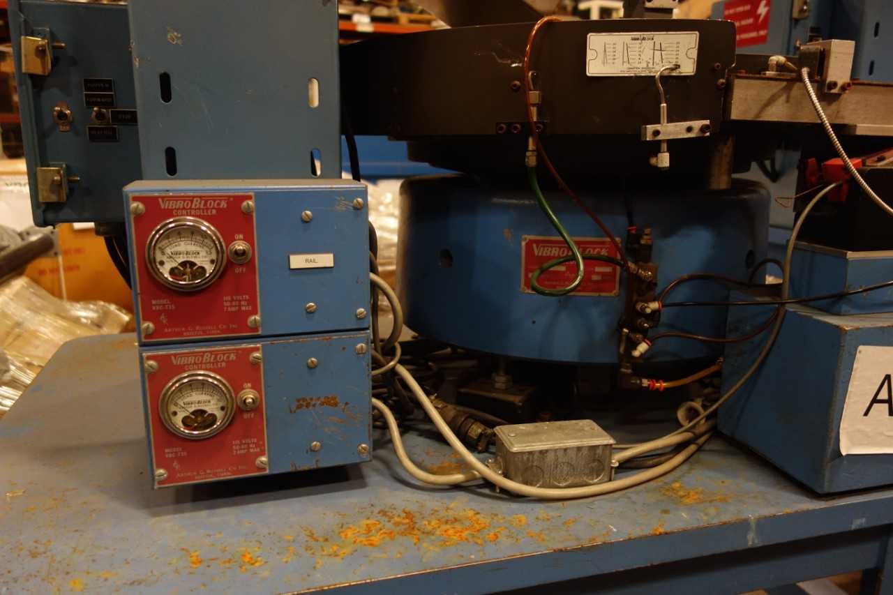 LOT OF 2 VIBRO BLOCK 20-HD ROTARY DISK FEEDER SYSTEMS WITH VBC-73S CONTROLLERS - MACHINING ACCESSORIES & TOOLING
