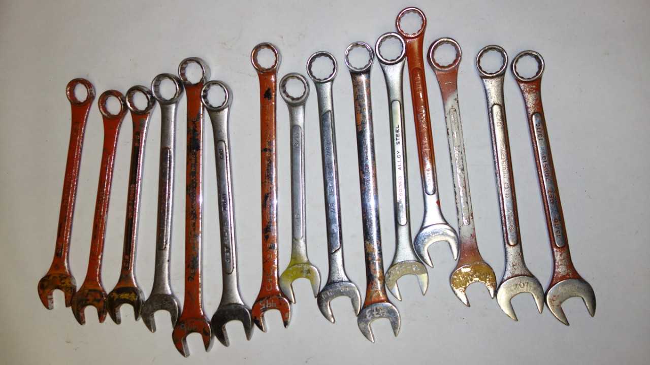 LOT OF 15 ASSORTED COMBINATION WRENCHES - HAND TOOLS