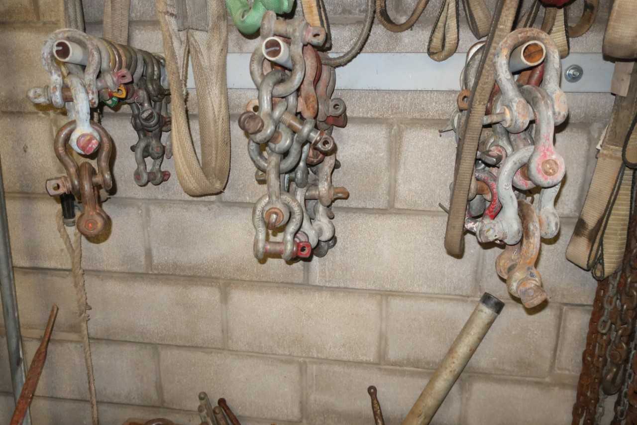 LOT OF ASSORTED CLEVISES - LIFTING EQUIPMENT
