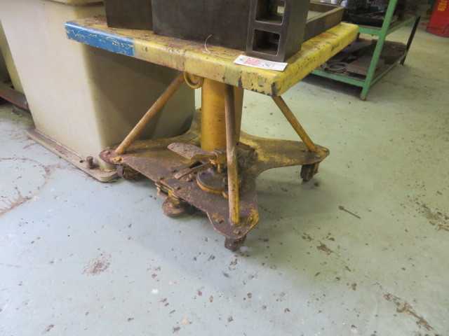 Lift table, no contents - MISCELLANEOUS