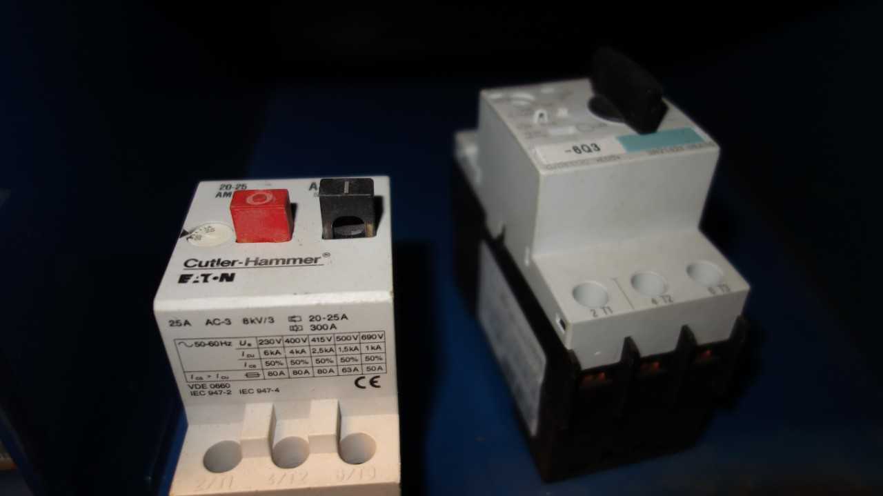 LOT OF ASSORTED TERMINAL BLOCKS AND TERMINAL BASES - ELECTRICAL COMPONENTS