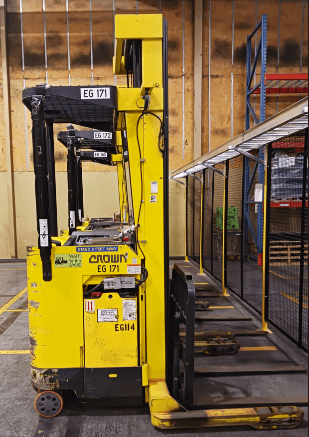 Crown Straddle Truck - HYDRO EXCAVATOR TRUCKS
