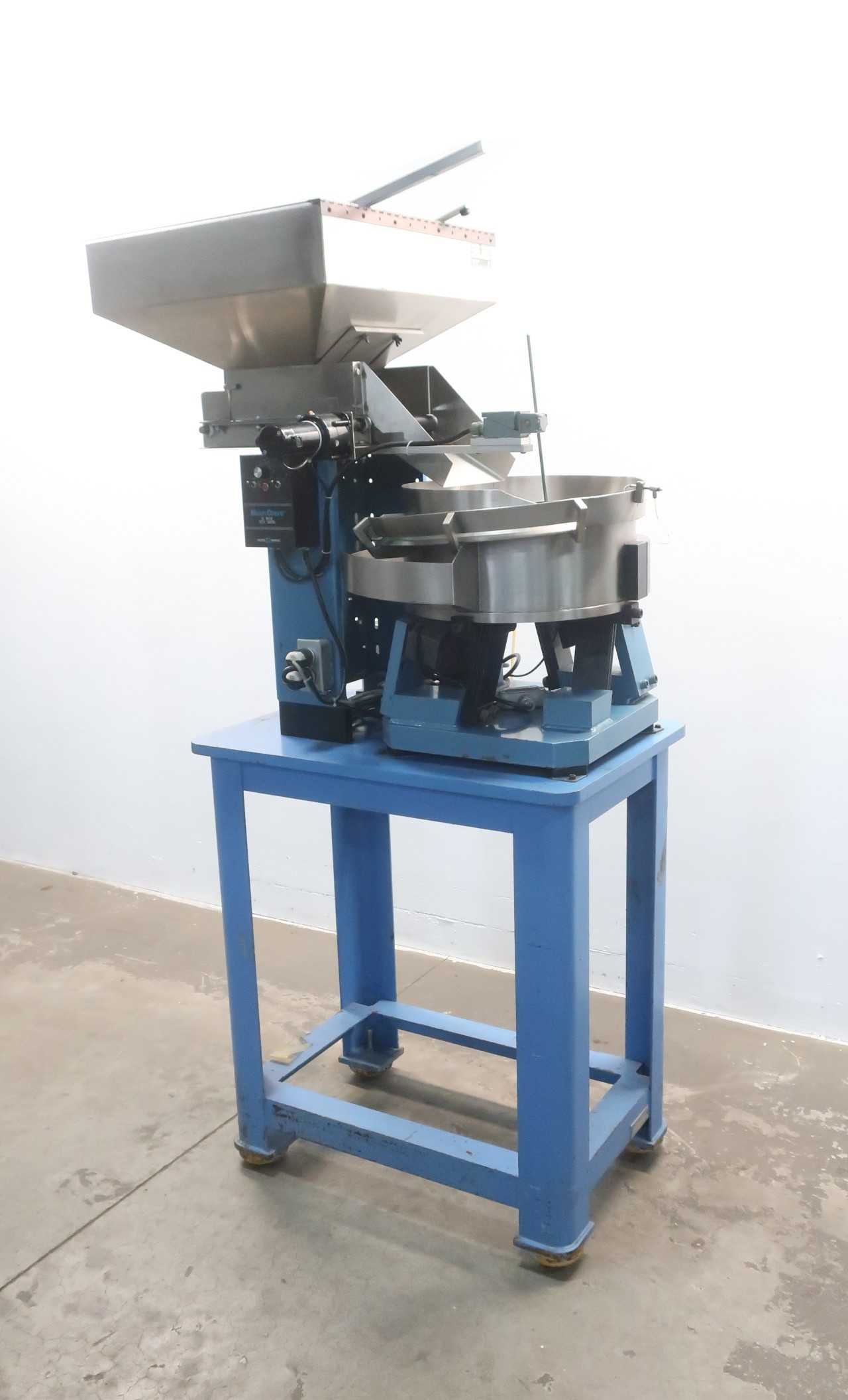 PIONEER FEEDER EQUIPMENT 18 CW LB 3 CRS 110V 1PH 10A VIBRATORY FEEDER MACHINE MISCELLANEOUS - PROCESS EQUIPMENT