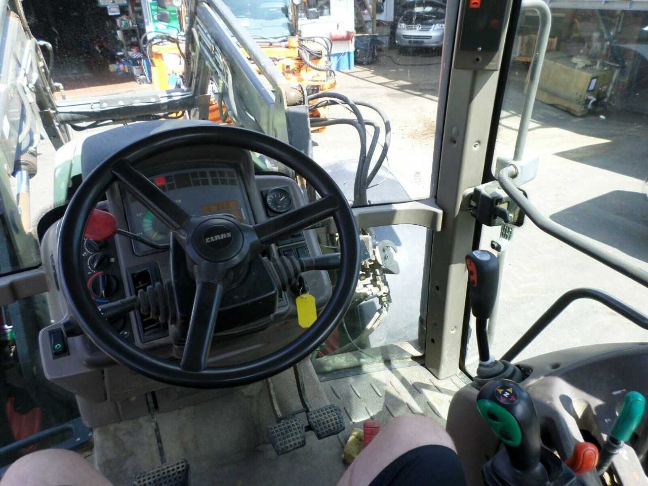 2004 Claas Ares 836 RZ Tractor - CONSTRUCTION EQUIPMENT