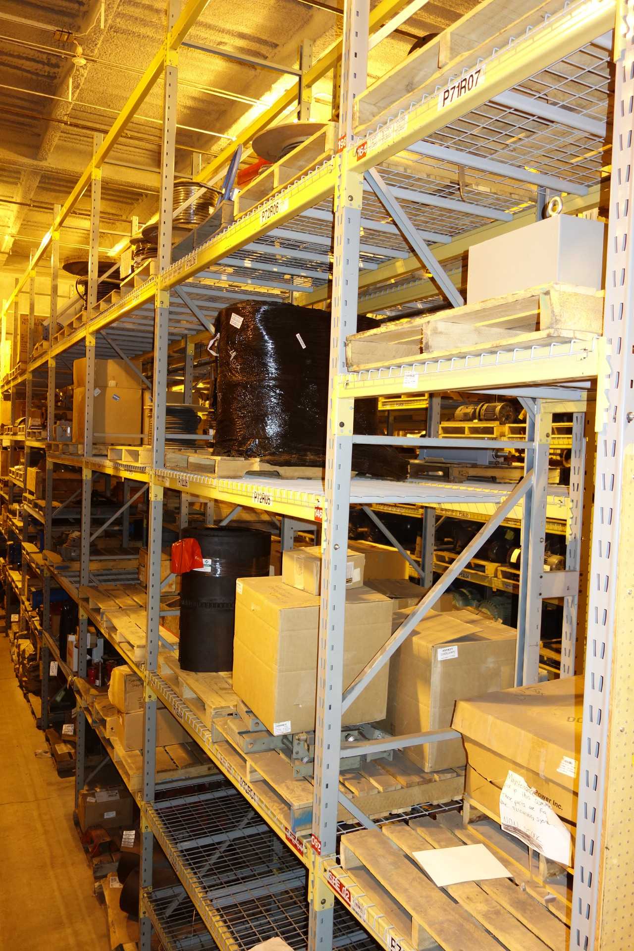 CONTENTS OF 4 UPRIGHT RACKING SECTIONS, WIRE - INDUSTRIAL PARTS