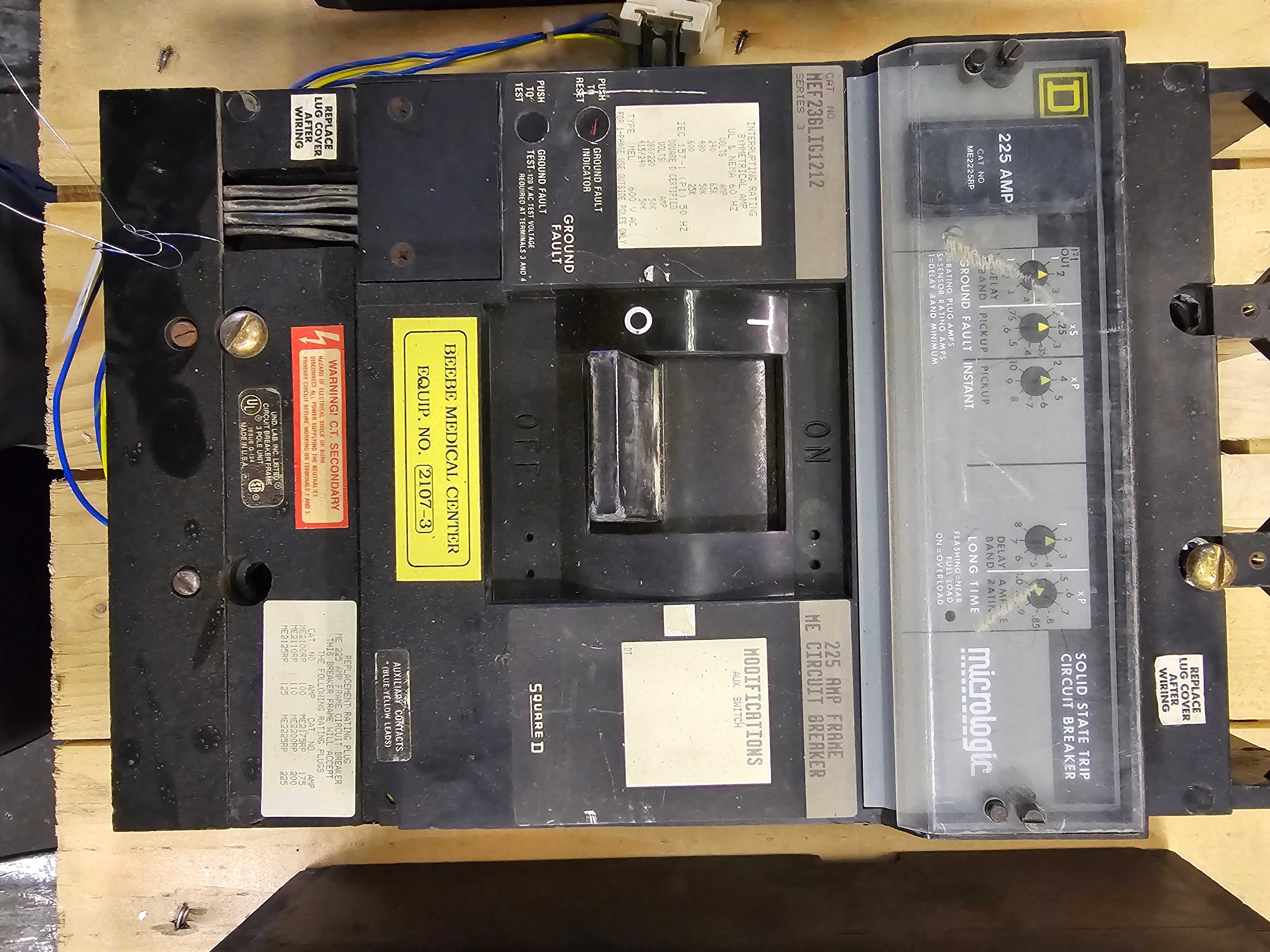 SQUARE D 225 AMP CIRCUIT BREAKER - MEF236LIG1212 - CIRCUIT BREAKERS