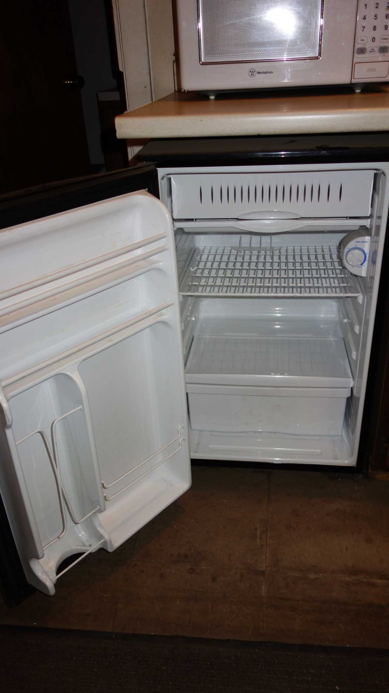 GENERAL ELECTRIC TAX4DNCABL 4.5CU FT HOUSEHOLD REFRIGERATOR