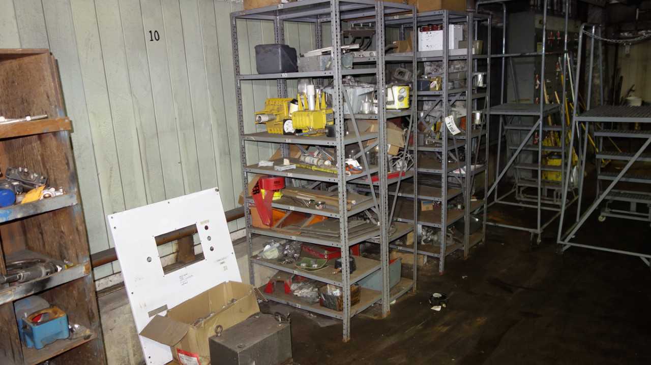 LOT OF 4 SECTIONS STEEL SHELVING WITH SPARE PARTS - SHELVING